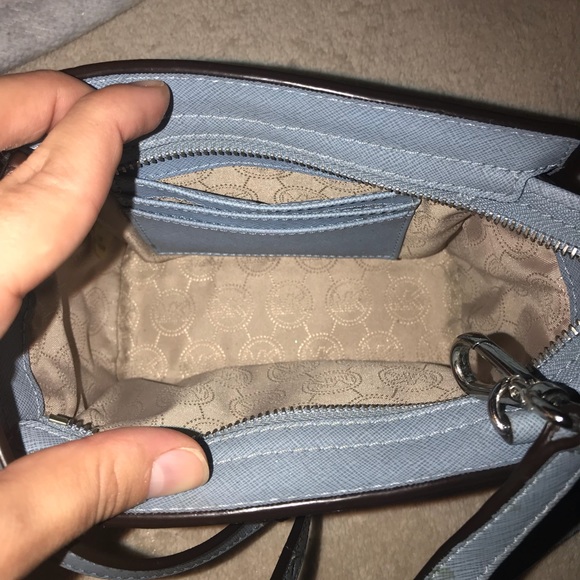 Authentic Michael Kors blue cross body - Picture 6 of 6